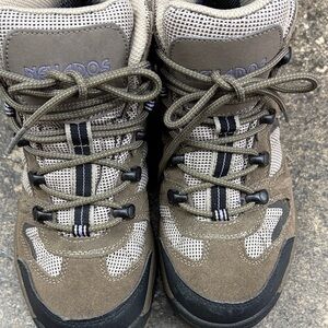 WomanBrown Hiking Shoes